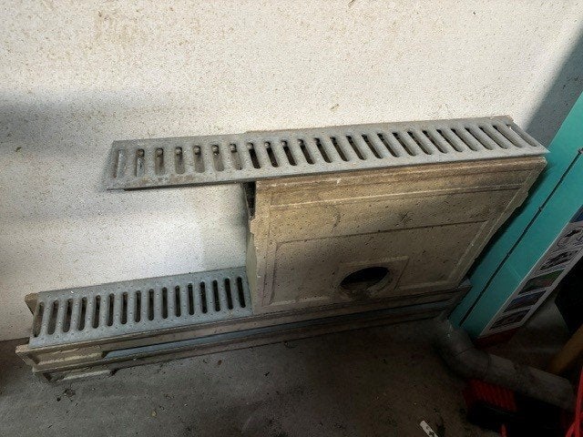 2 draingoten en 1 kolk met roosters, Doe-het-zelf en Verbouw, Ophalen, Gebruikt, Pvc, 2 tot 4 meter
