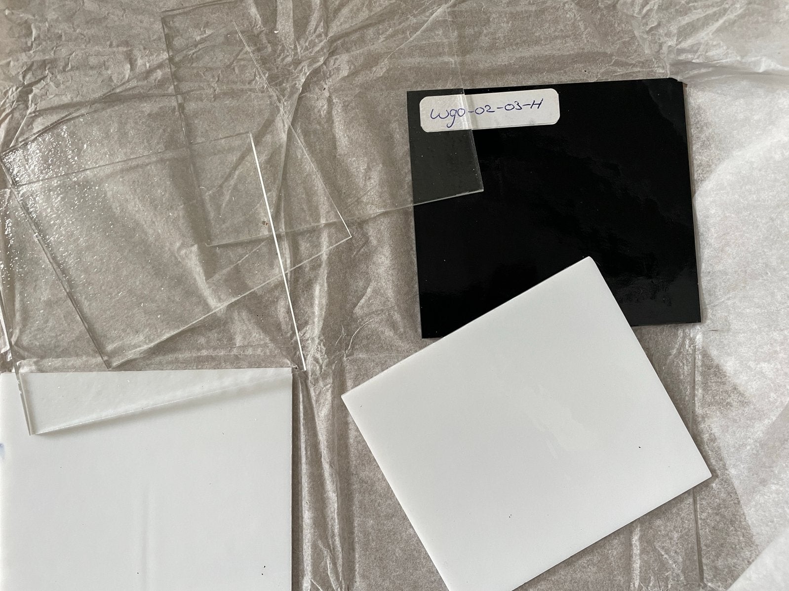 6 glasplaatjes wit zwart doorzichtig, Ophalen of Verzenden, Nieuw, Glas, Knutselmateriaal
