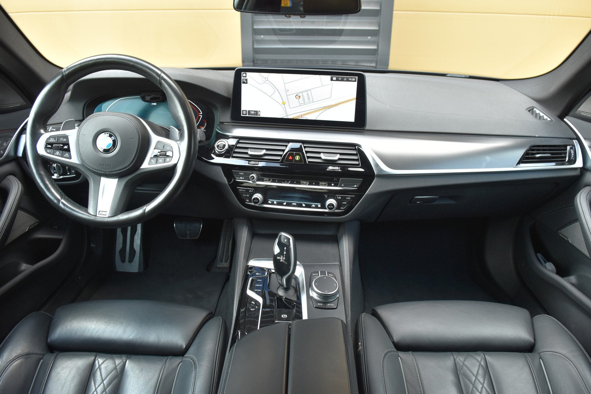 BMW 5 Serie 530i High Executive Edition * M-Sport * Glasdak, 1998 cc, Achterwielaandrijving, Gebruikt, 4 cilinders