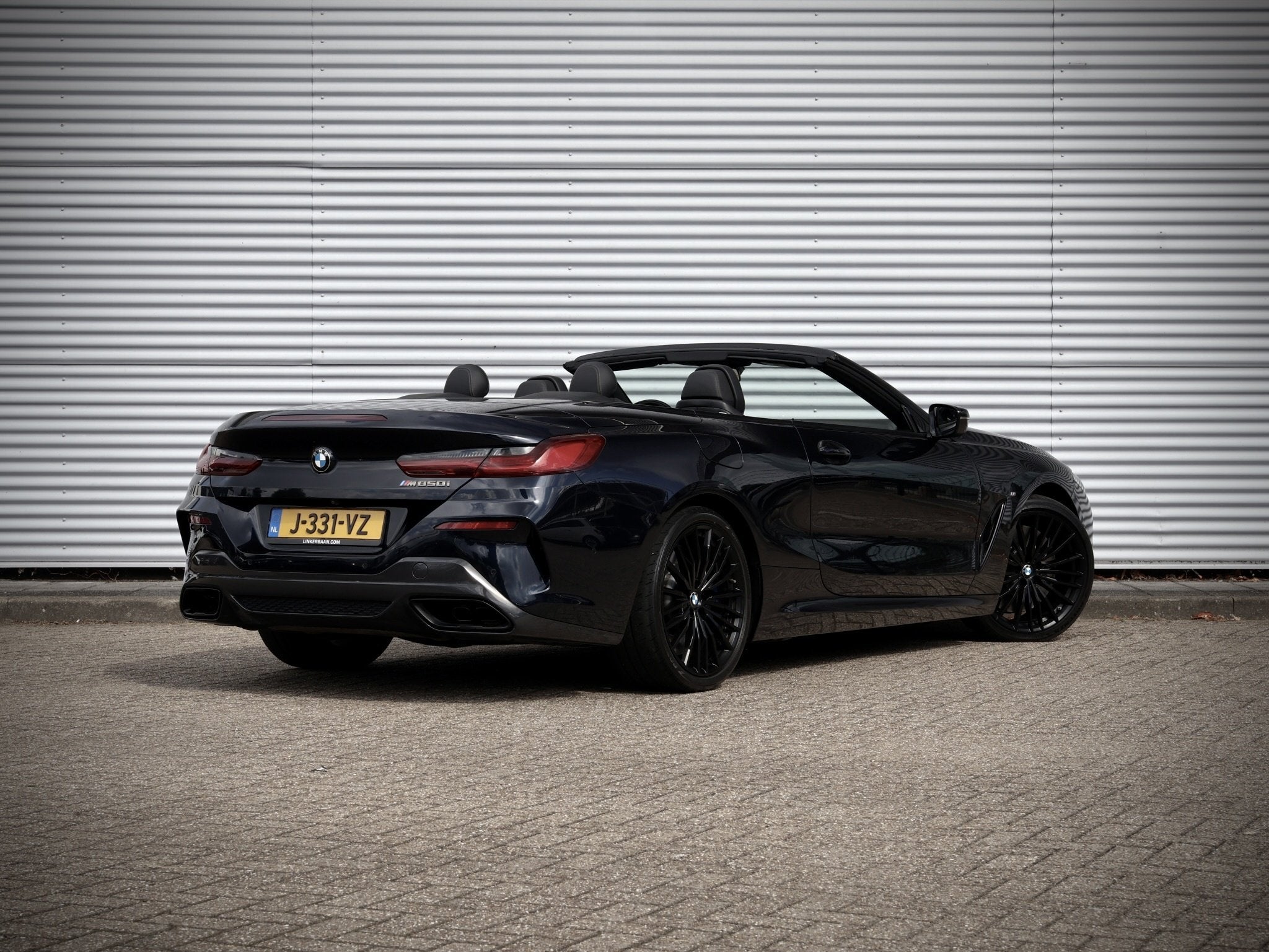 BMW 8 cabrio M850i xDrive M Sport | Full Option | Bowers & W, Auto's, Automaat, Cabriolet, 2135 kg, Zwart
