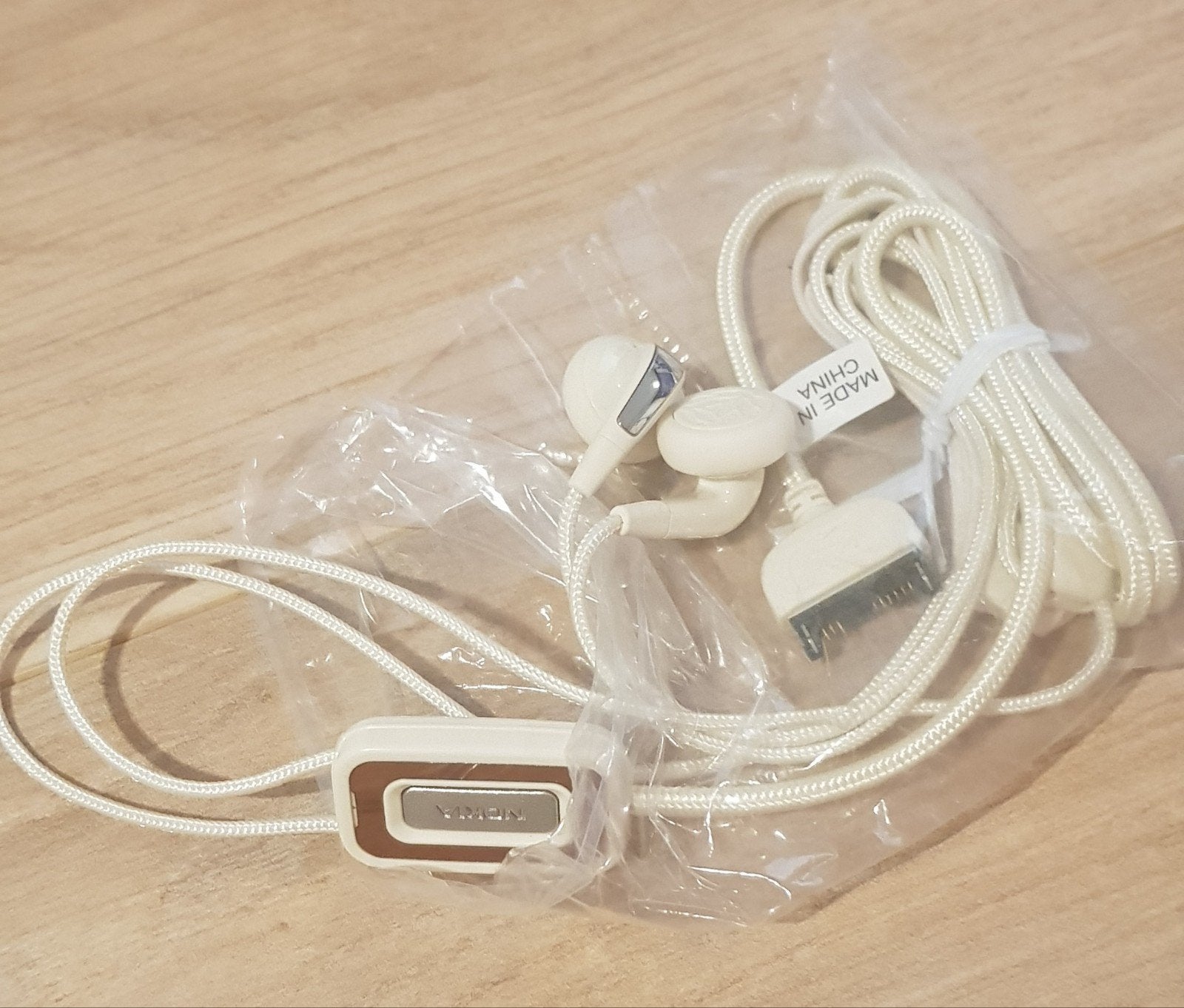 Nokia oordopjes in ear headset nokia 7373 nokia7373 mobiel, Verzenden, Zo goed als nieuw, Wit, In gehoorgang (in-ear)