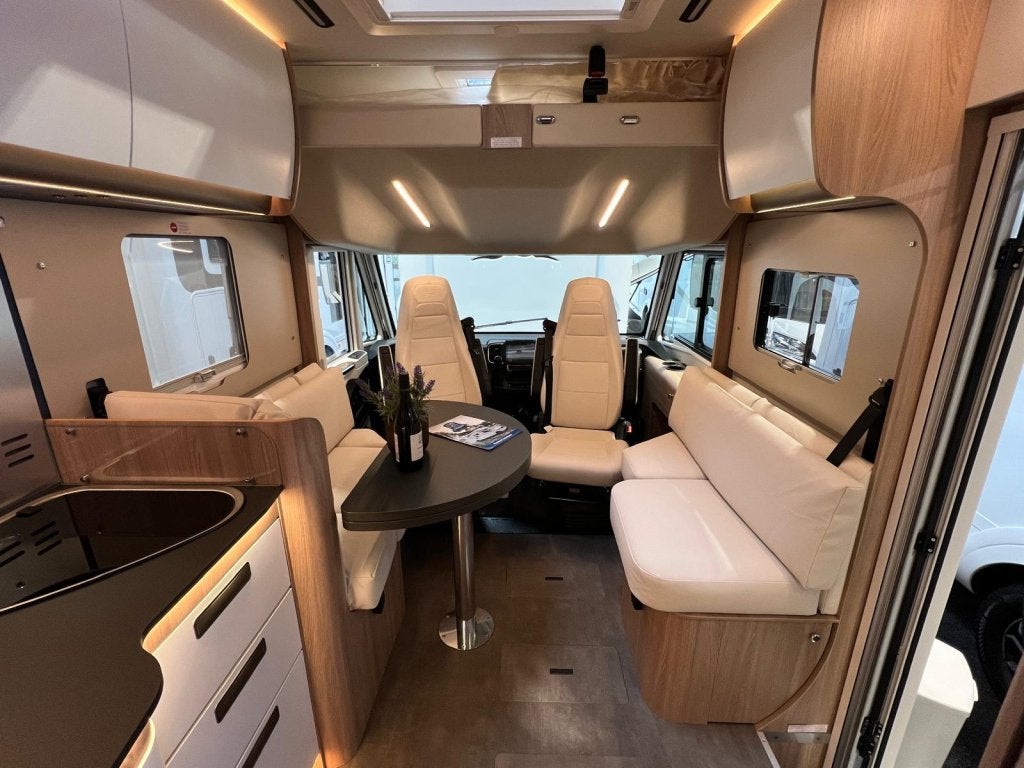 Laika Ecovip H 4109DS Automaat Face 2 Face, Direct leverbaar, Ringverwarming, Bedrijf, Diesel, 7 tot 8 meter