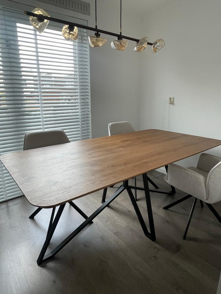 Moderne eettafel met eiken blad en metalen onderstel, Huis en Inrichting, Tafels | Eettafels, Ophalen, Eikenhout, 50 tot 100 cm