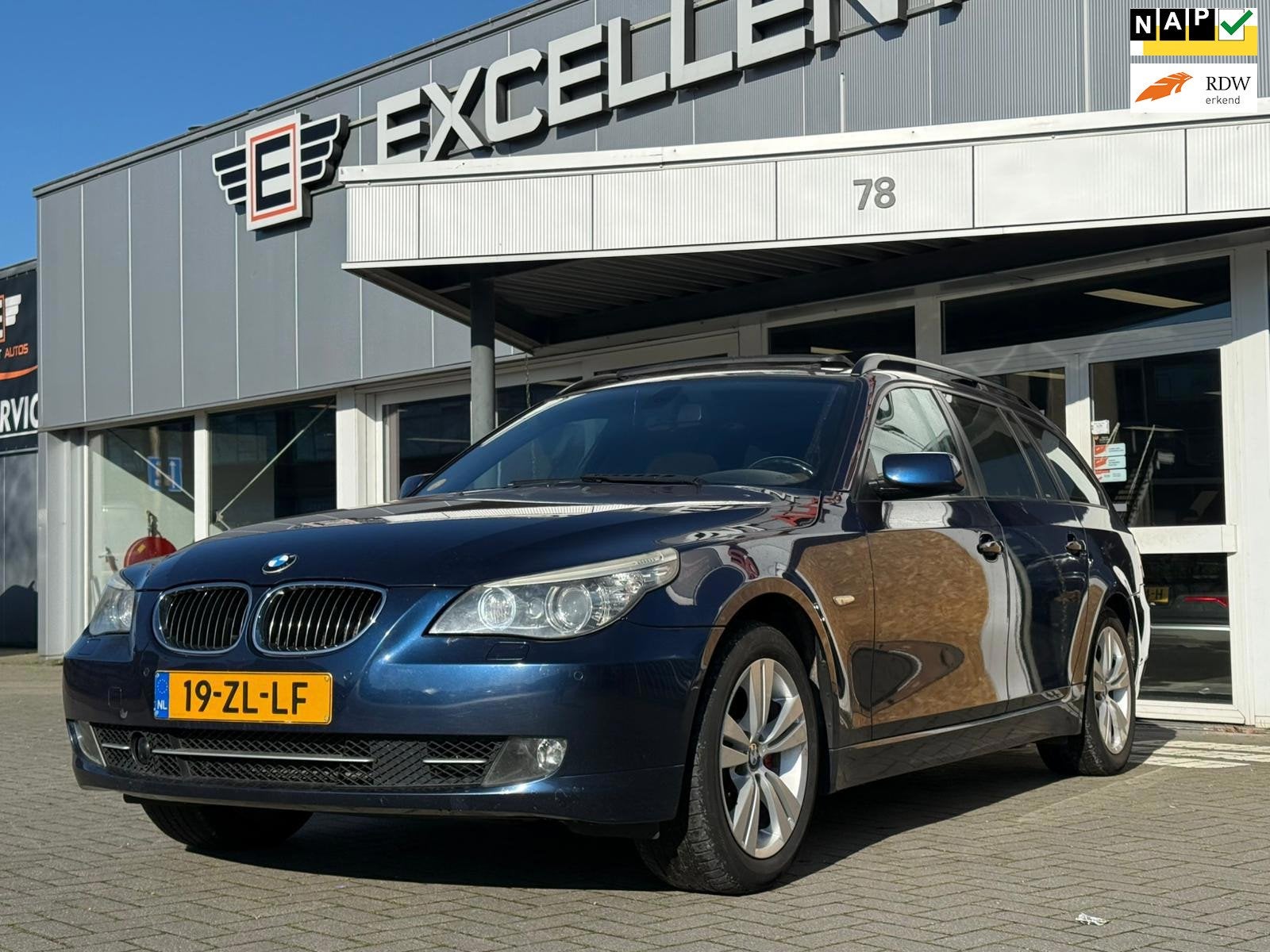 BMW 5-serie Touring 525xd Business Line | Leder | Panoramada, Automaat, Gebruikt, 2993 cc, 2000 kg