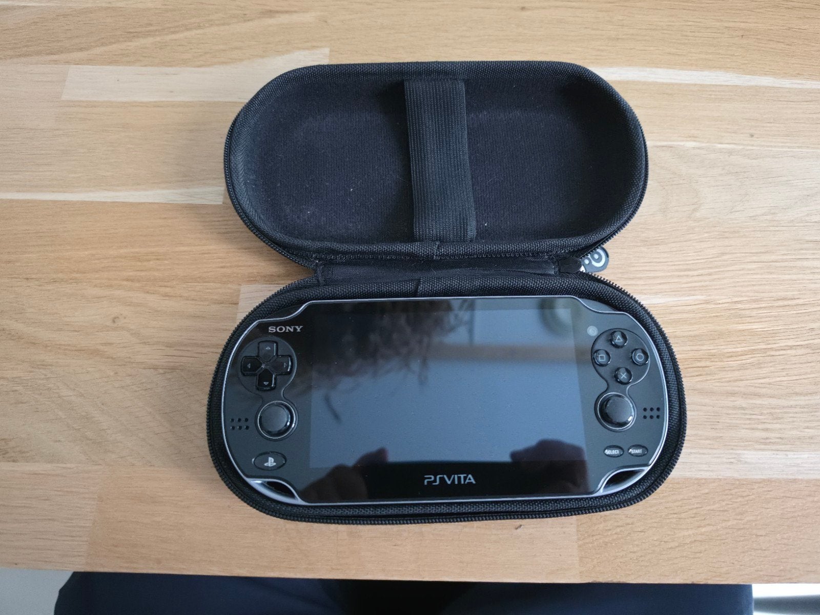 Sony PlayStation Vita (ps vita) met 4 games, hoes en oplader, Ophalen, Zo goed als nieuw, Zwart, Met camera