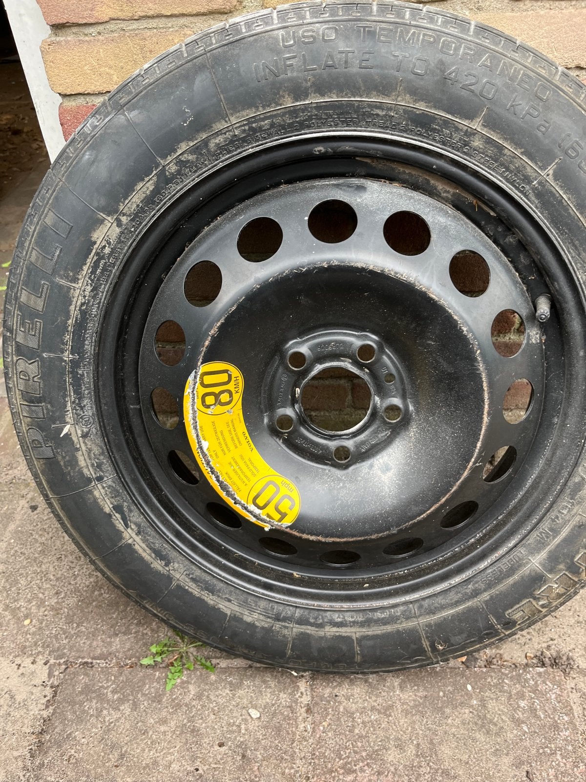 Thuiskomer Volvo XC70 2000 - T135/90 R17 Pirelli, Auto-onderdelen, Ophalen, Gebruikt, Banden en Velgen, 17 inch