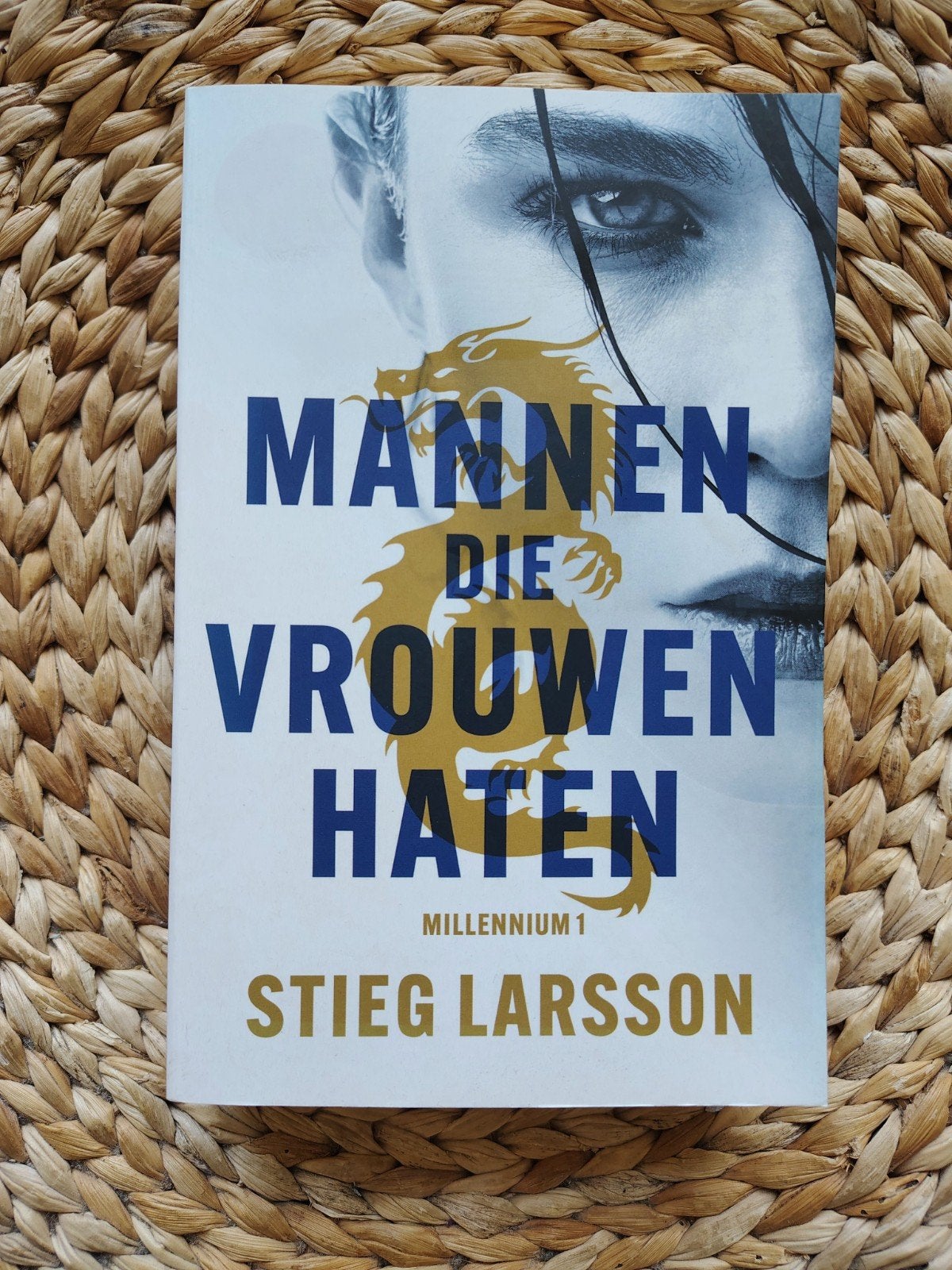 Stieg Larsson - Mannen die vrouwen haten, Ophalen of Verzenden, Zo goed als nieuw