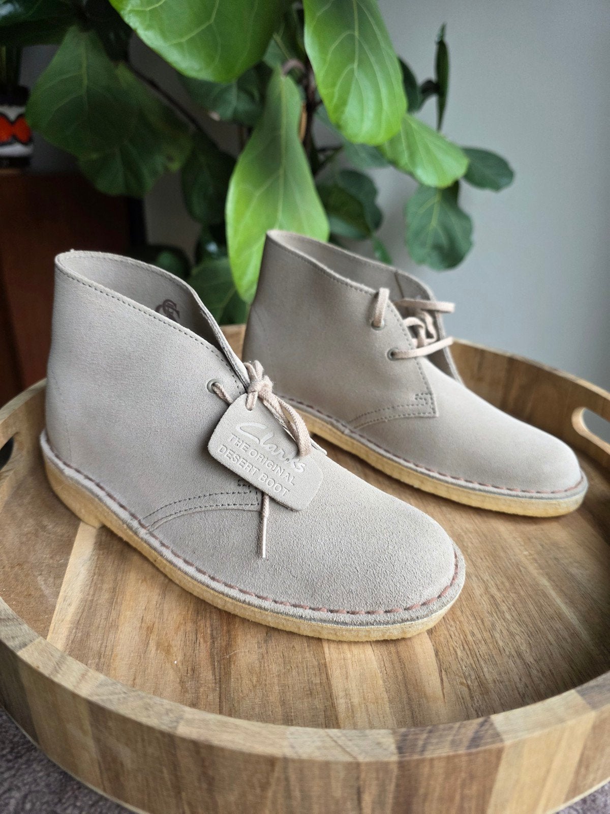 Nieuwe Clarks Desert Boots - Beige Suède, Beige, Lage of Enkellaarzen, Nieuw, Ophalen of Verzenden