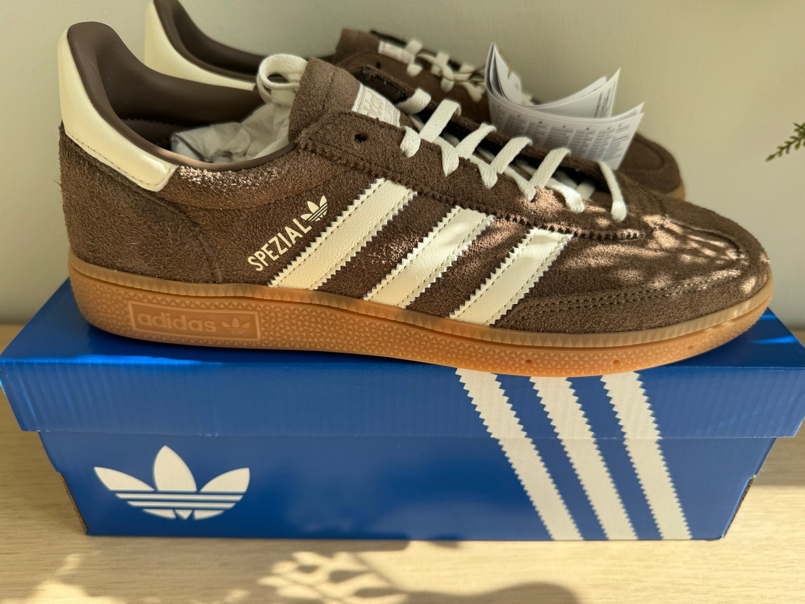 Adidas Handball Spezial - Bruin - Maat 43 1/3, Ophalen of Verzenden, Nieuw, Bruin, Sneakers of Gympen