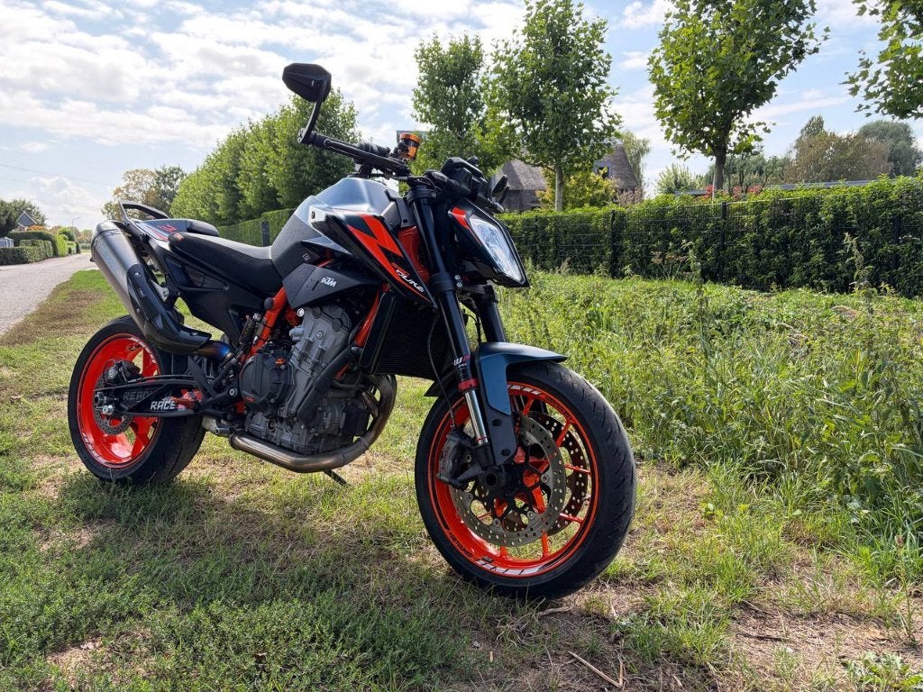 KTM 890 Duke R | 2023 | 13K km | Veel opties, 2 cilinders, Occasion, 890 cc, Motorrijbewijs A