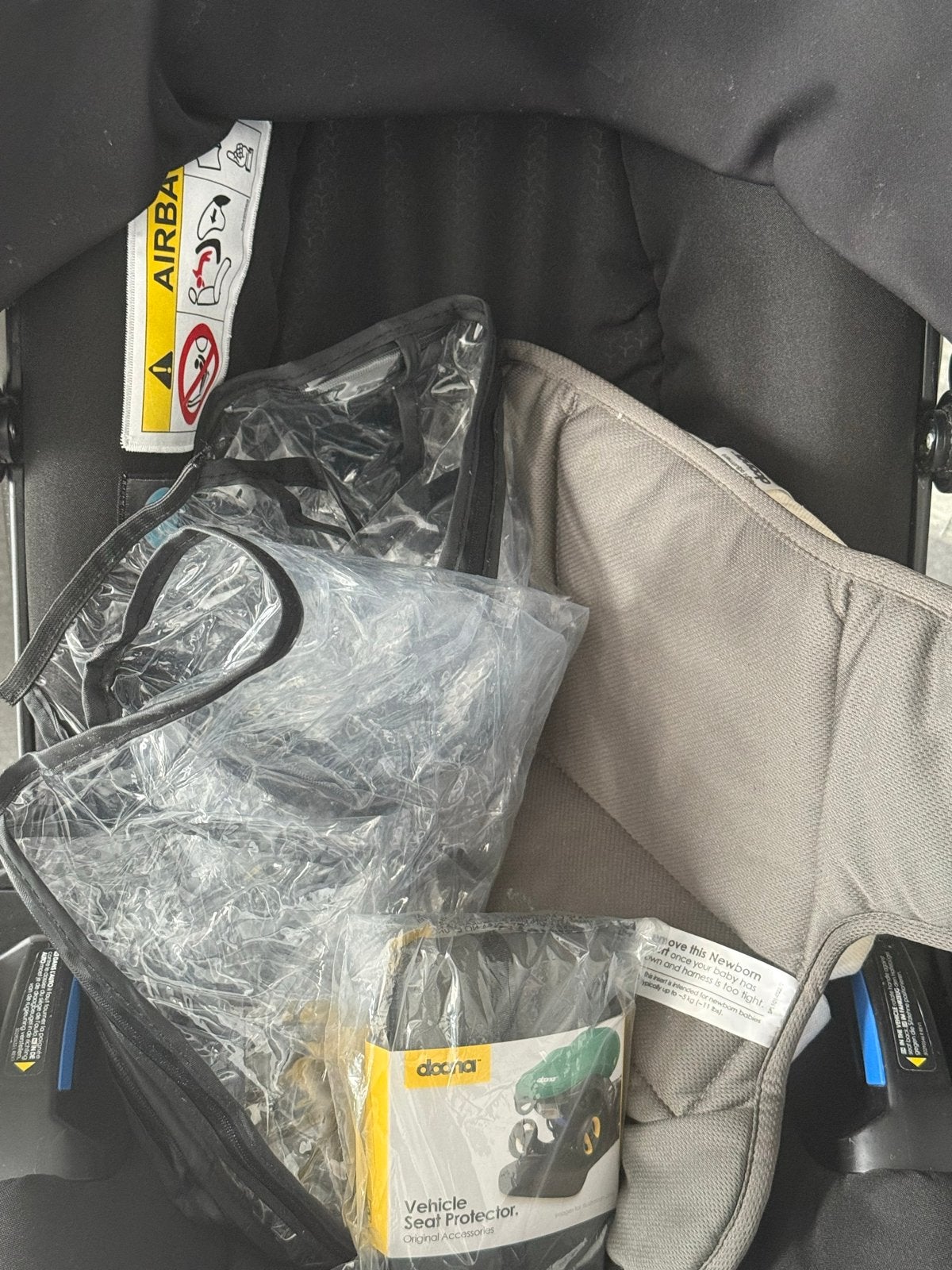 Doona autostoel met regenhoes en verkleinkussen, Autogordel, Zijbescherming, Zo goed als nieuw, 0 t/m 13 kg