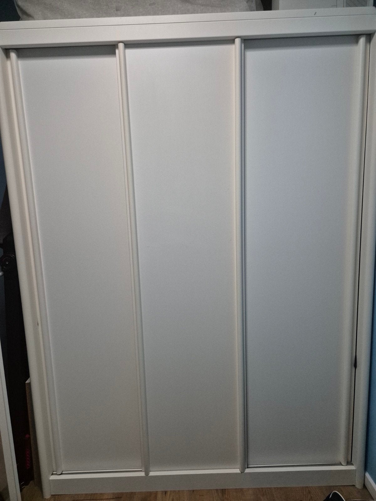 Witte kledingkast met schuifdeuren (150x200x65 cm) (m2458178421 ...
