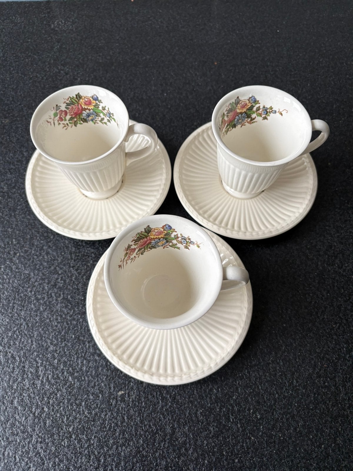 3 Wedgwood Conway kopjes, Ophalen of Verzenden, Zo goed als nieuw, Porselein, Kop(pen) en/of Schotel(s)