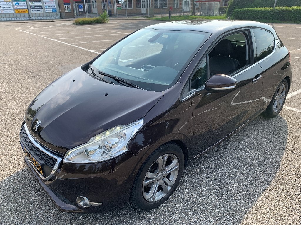Peugeot 208 ALLURE 1.6 VTI 120PK PARK ASSIST, navigatie, Voorwielaandrijving, 49 €/maand, Origineel Nederlands, Handgeschakeld