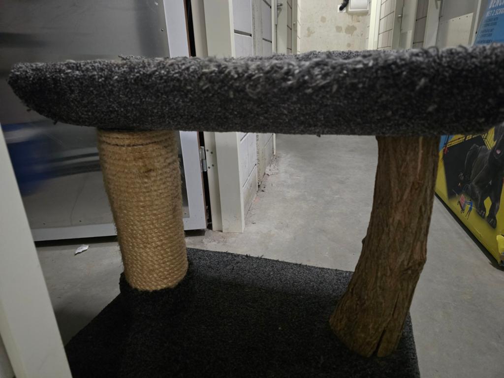 Katten krabpaal / loungeplek – favoriete rolplek, Ophalen of Verzenden, Gebruikt