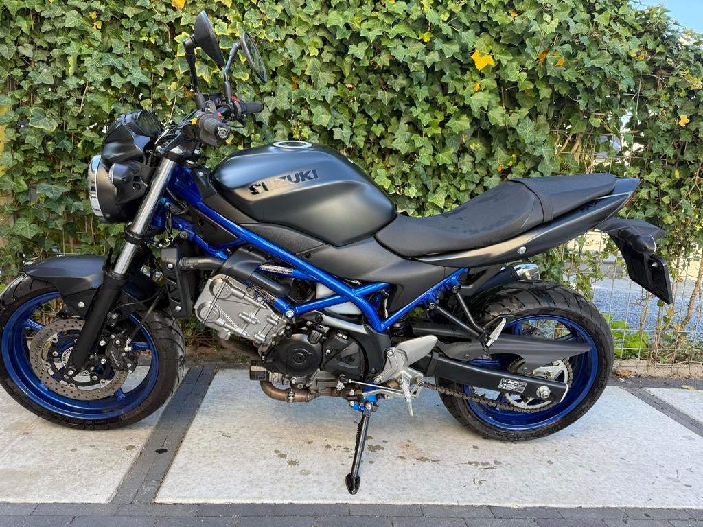 Suzuki SV 650 - Naked bike met sportieve looks bj 2022, Motoren, Motoren | Suzuki, 2 cilinders, Gebruikt, Particulier, Meer dan 35 kW