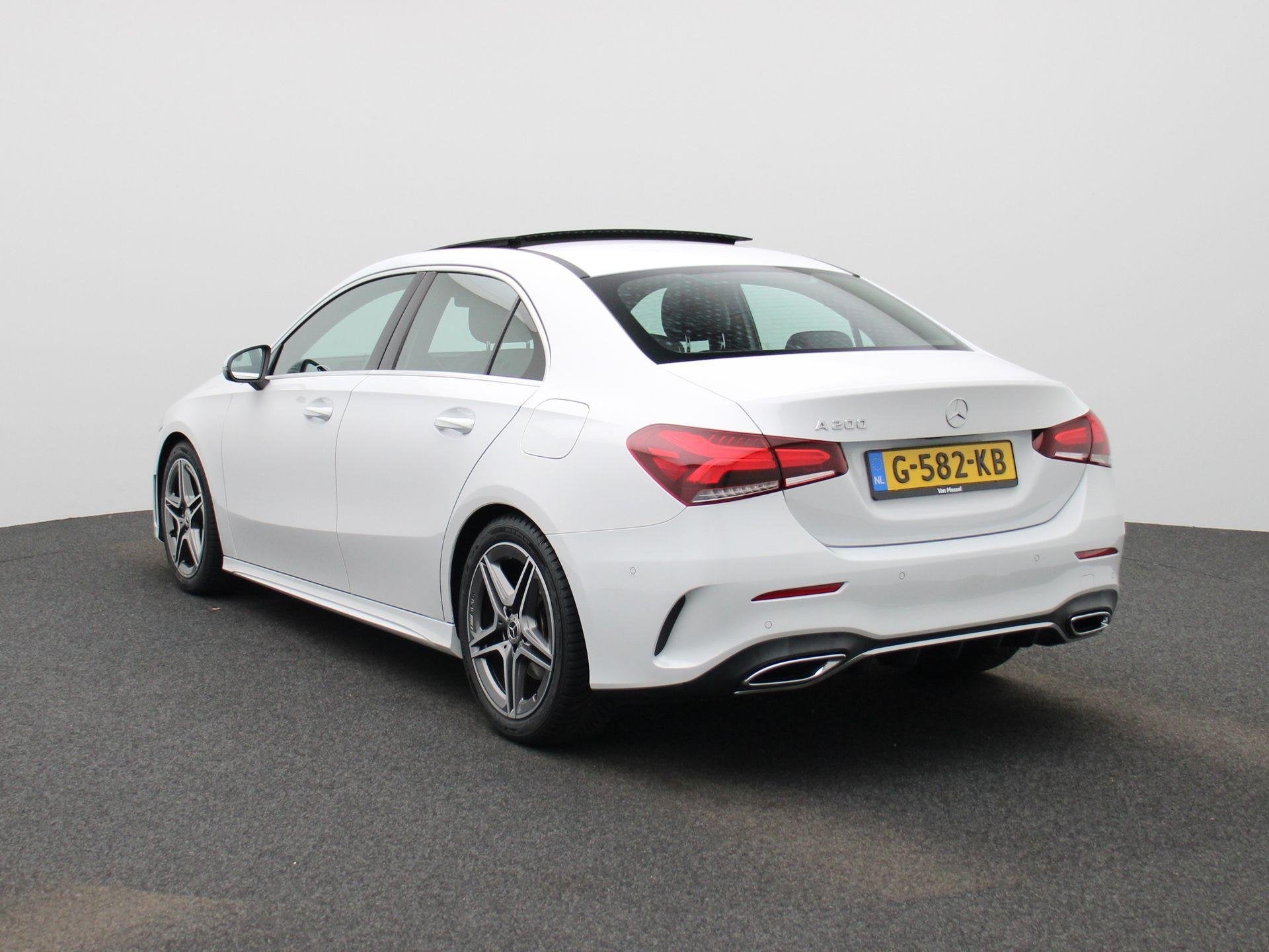 Mercedes-Benz A-klasse 200 Business Solution AMG | Apple Car, Auto's, 12 maanden, Gebruikt, 4 cilinders, Leder en Stof