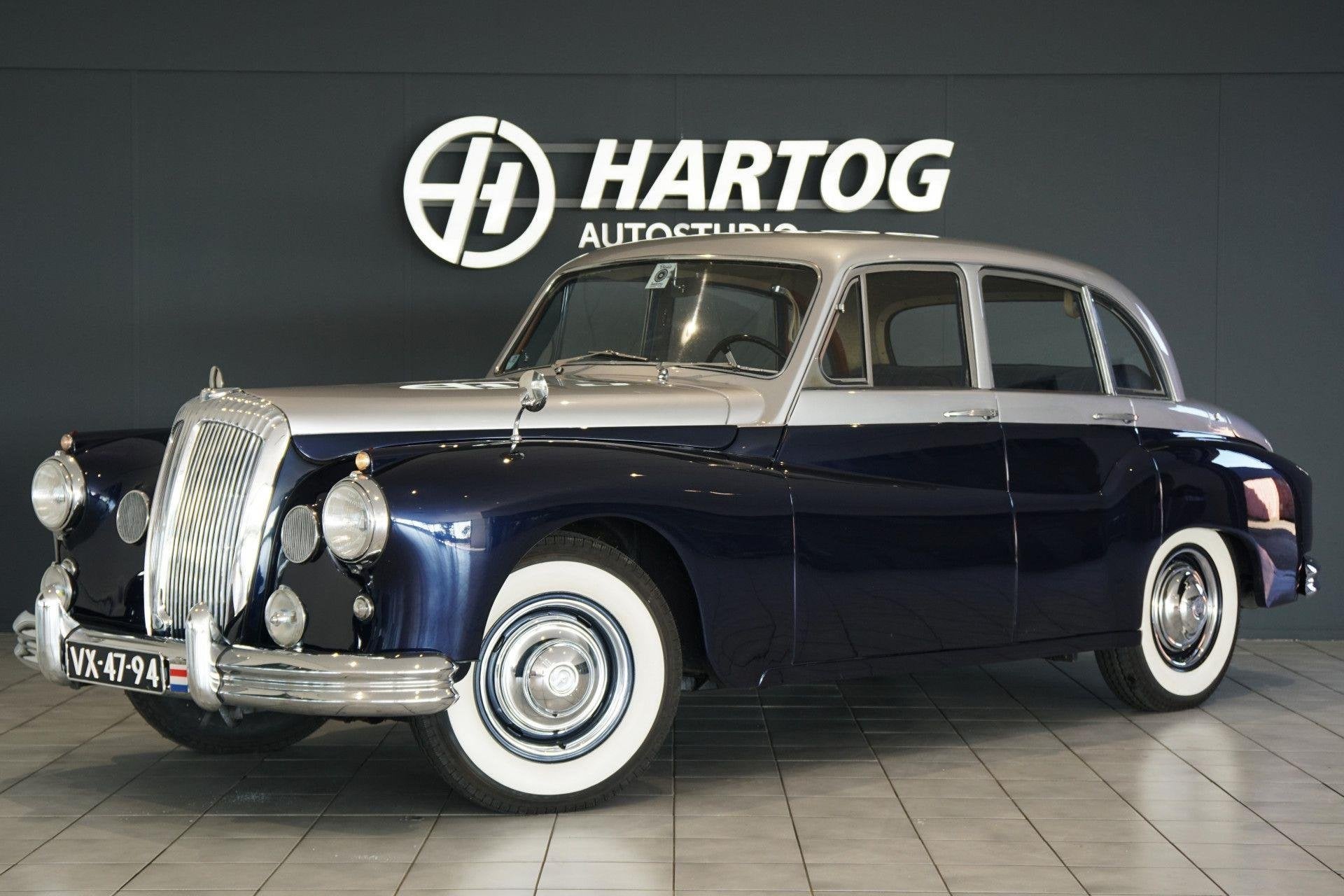 Daimler 104 "One-O-Four" DF310 *LINKS GESTUURD* 1 / 16 Daiml, Auto's, Overige carrosserieën, Blauw, Bedrijf, Handgeschakeld