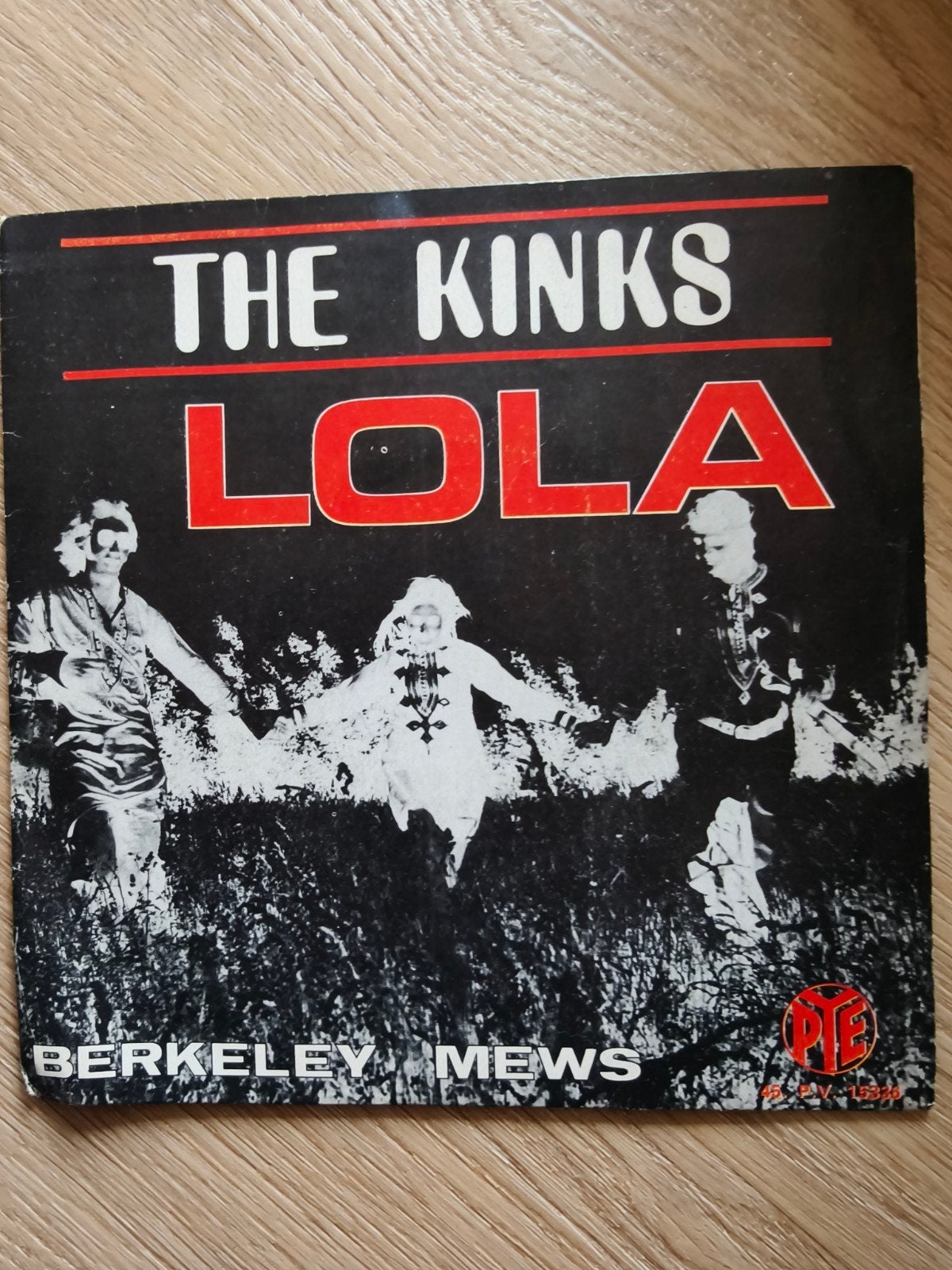 The Kinks – Lola / Berkeley Mews – Franse Pye single 1970 –, Cd's en Dvd's, Gebruikt, 7 inch, Ophalen of Verzenden, Pop