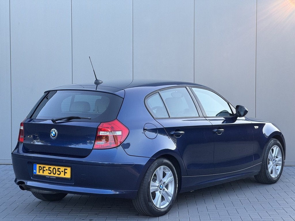 BMW 1-serie 118i High Executive | Xenon | Leder | Navigatie, Auto's, BMW, Euro 5, Blauw, Leder, 1275 kg