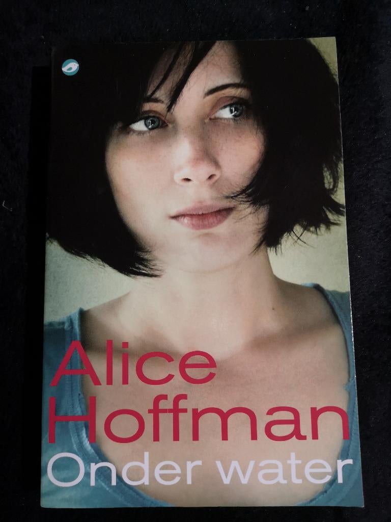 Alice Hoffman, Onder water, Ophalen of Verzenden, Gelezen