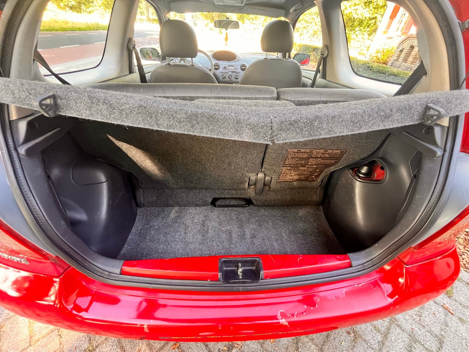 Foto 6 van Toyota Yaris 1.0 16V Vvti 3DR 2000 Rood