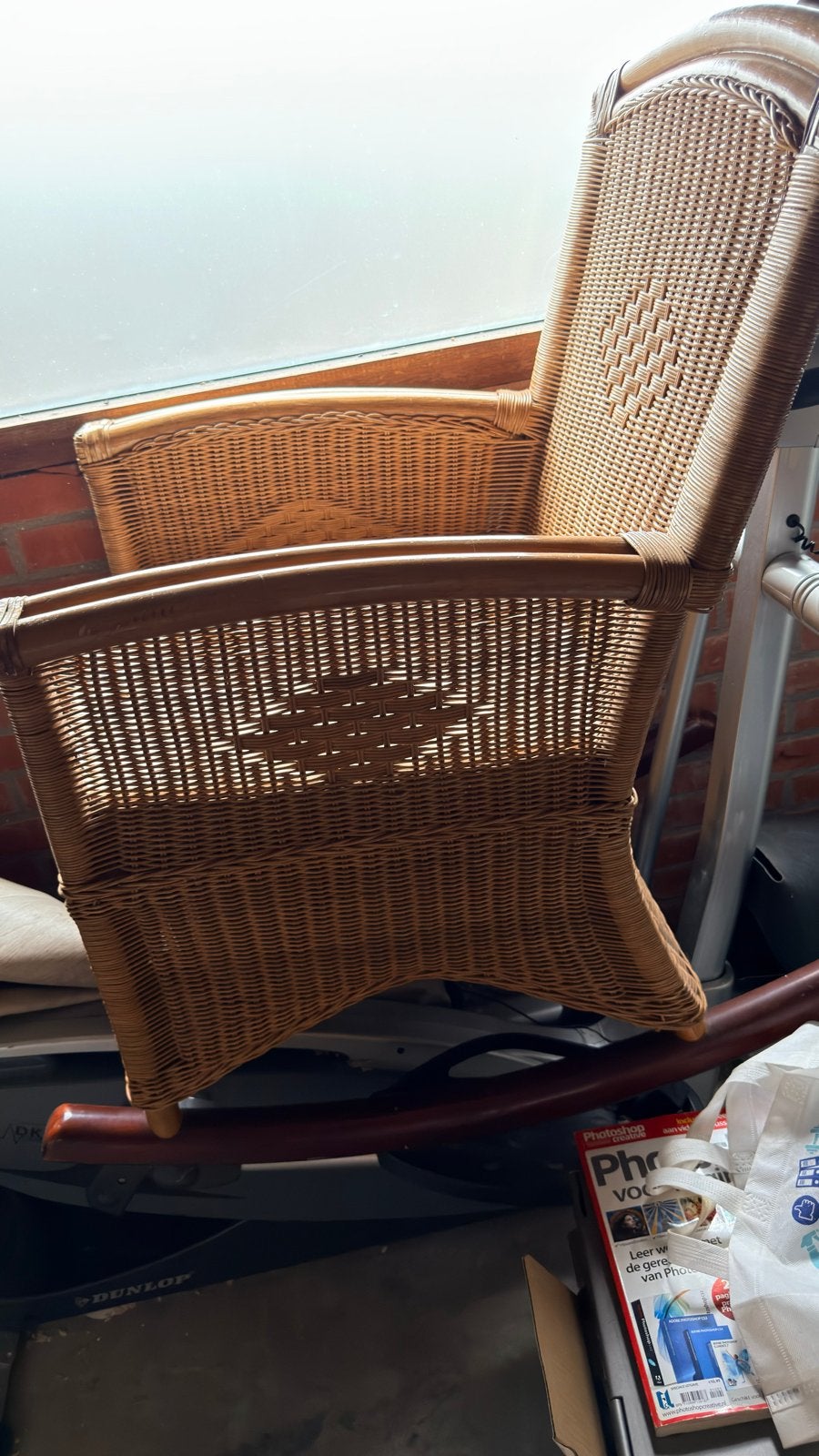 Comfortabele rotan schommelstoel met kussen, Ophalen