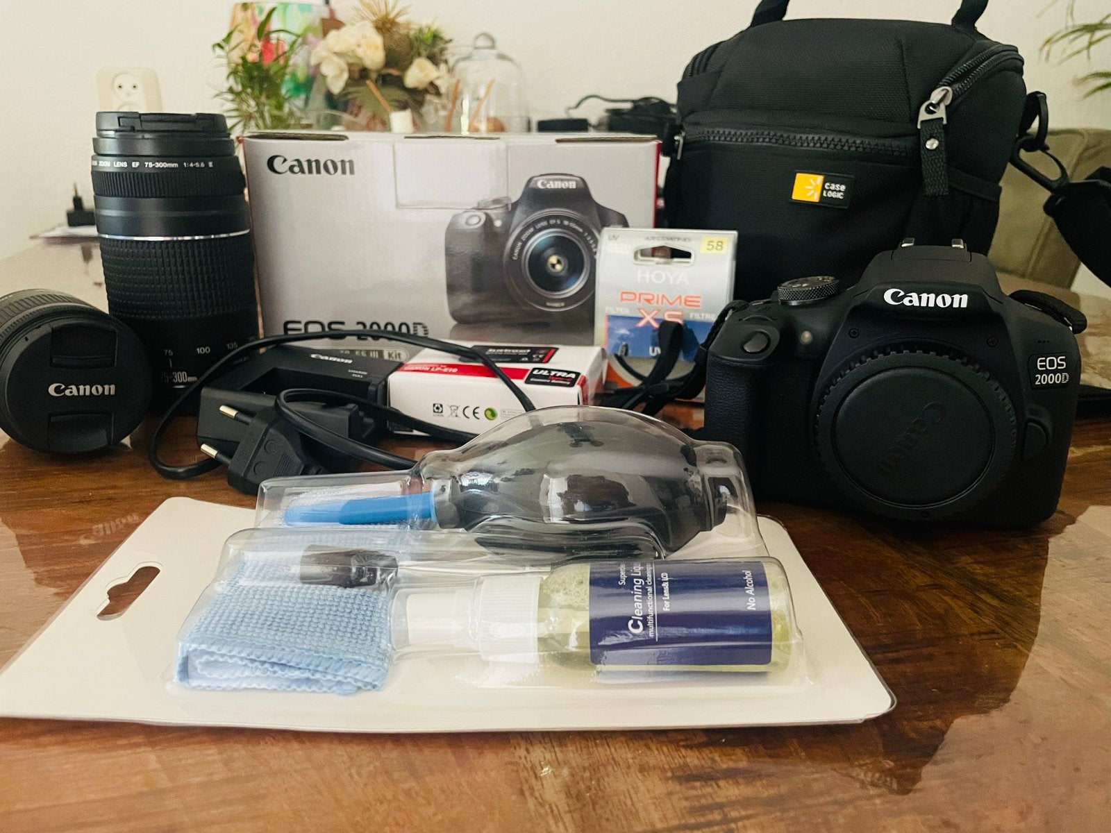 Canon EOS 2000D Spiegelreflexcamera met 2 lenzen en accessoi, Ingebouwde flitser, Spiegelreflex, Canon, Ophalen of Verzenden