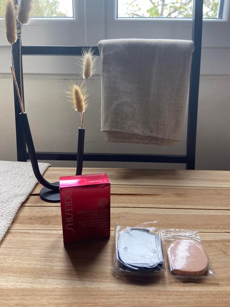 Shiseido Advanced Hydro-Liquid Compact (Refill) B40/B60/120, Ophalen of Verzenden, Nieuw, Gehele gezicht, Make-up