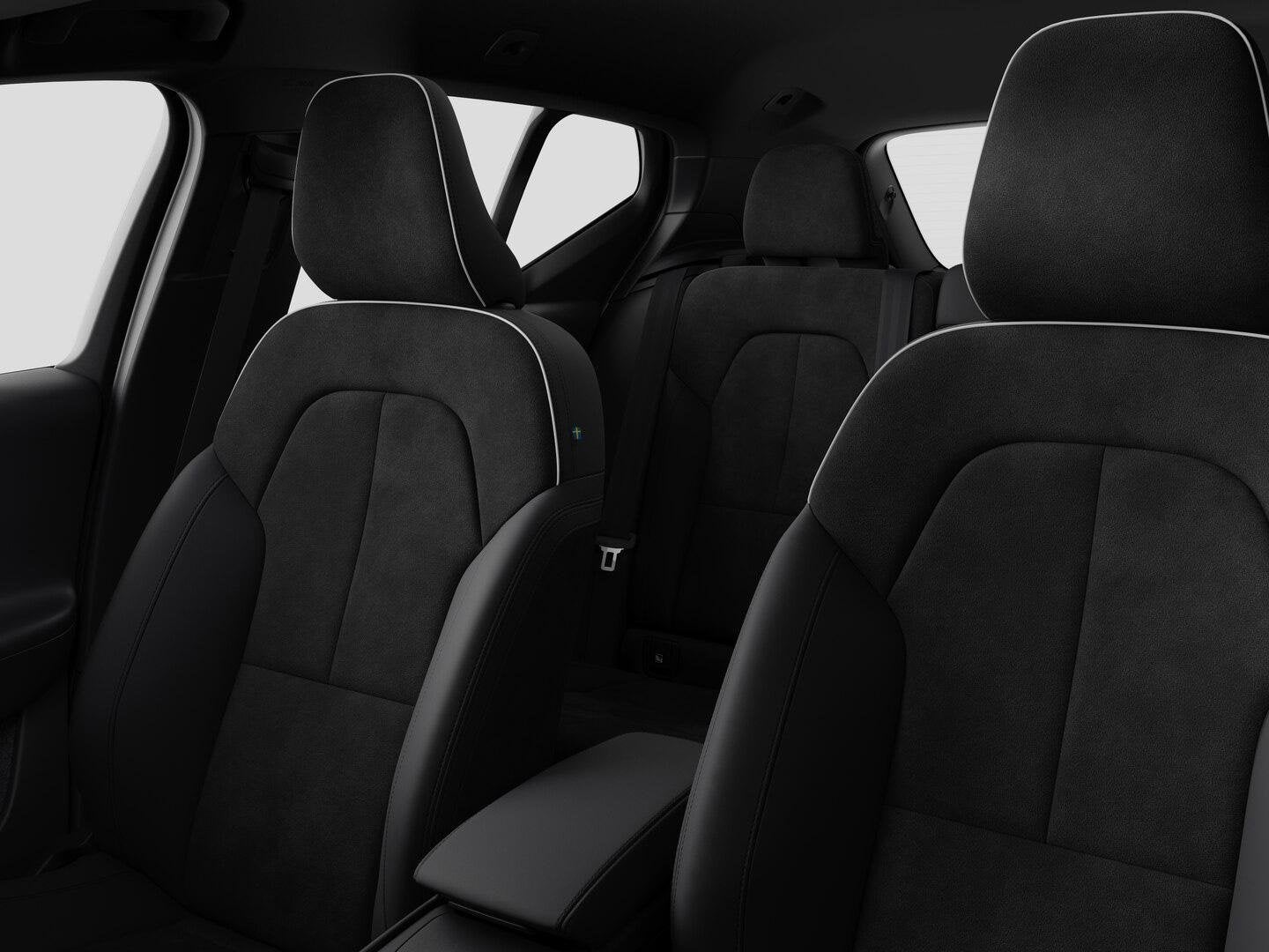 Volvo EX40 Single Motor Extended Range Plus Black Ed. 82 kWh, Auto's, Automaat, 252 pk, Zwart, SUV of Terreinwagen
