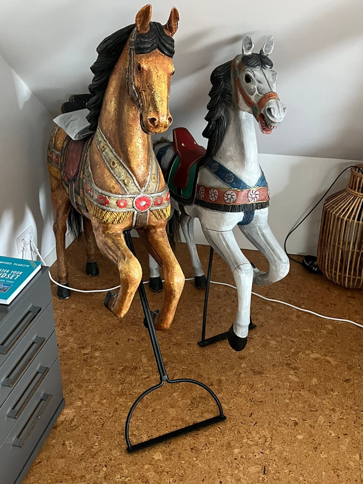 Iets aparts!!! 2 antieke draaimolenpaarden!!!, Ophalen