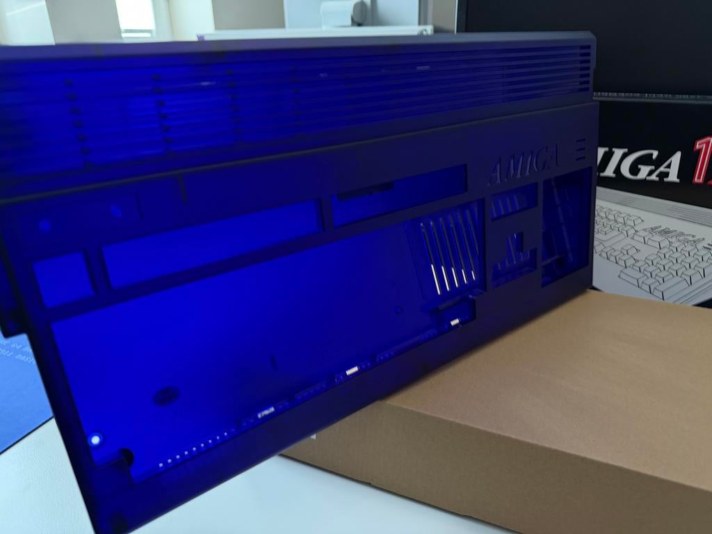 Amiga 1200 Asahi Replacement Case - Deepsea Blue Translucent, Computers en Software, Vintage Computers, Ophalen of Verzenden
