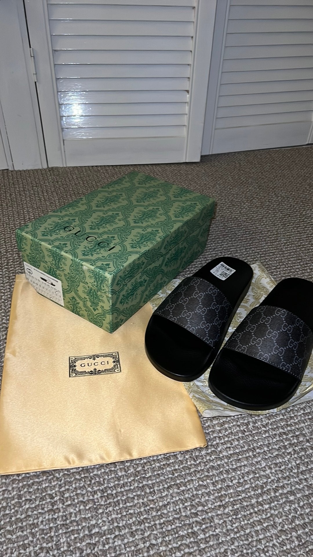 Gucci slippers nieuw met doos en toebehoren heren maat 43, Kleding | Heren, Schoenen, Slippers, Zwart, Nieuw, Ophalen of Verzenden