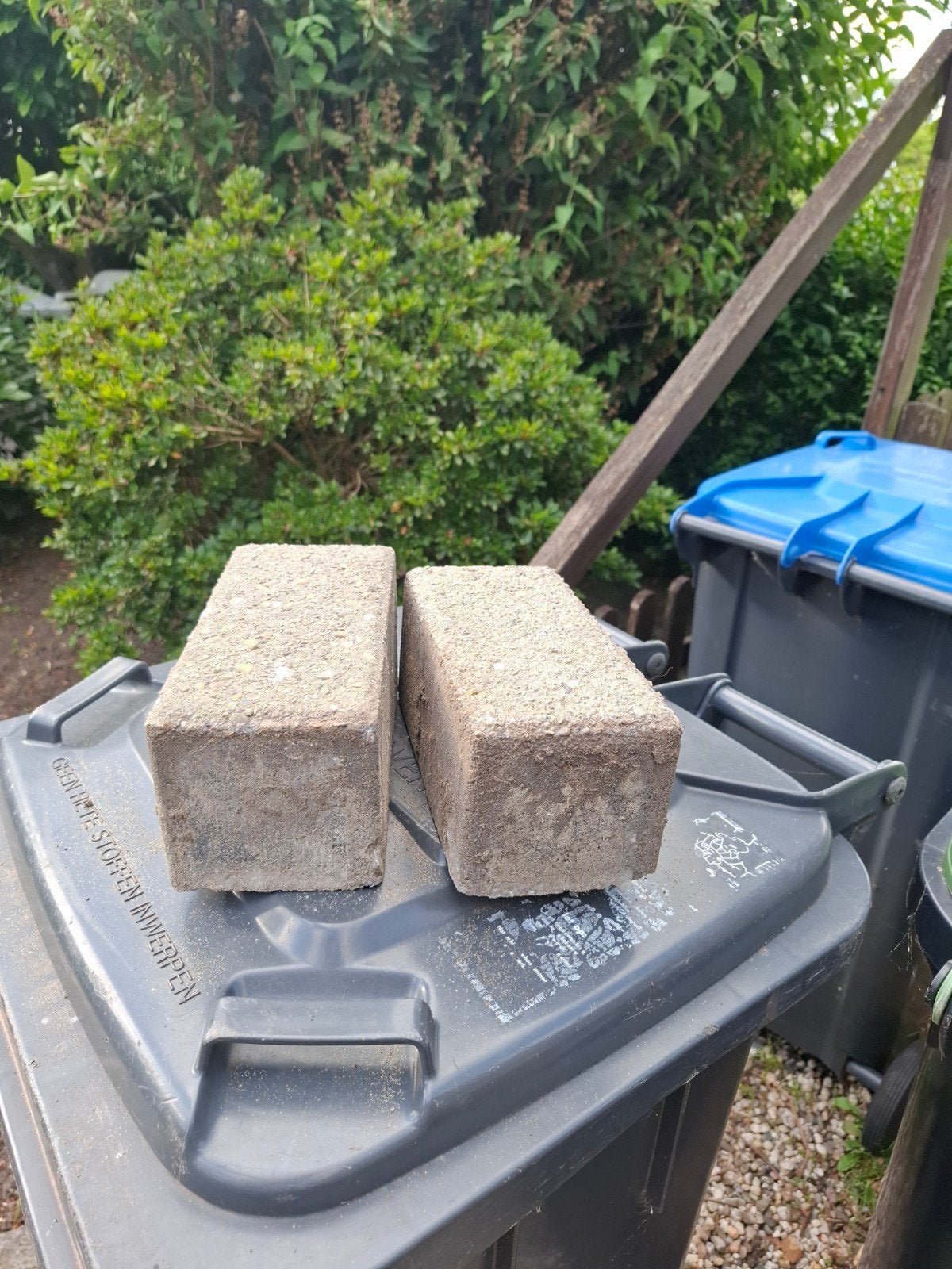Gratis af te halen: 14 m2 betonklinkers 20x10x10cm, Ophalen of Verzenden, Gebruikt, Beton, Klinkers