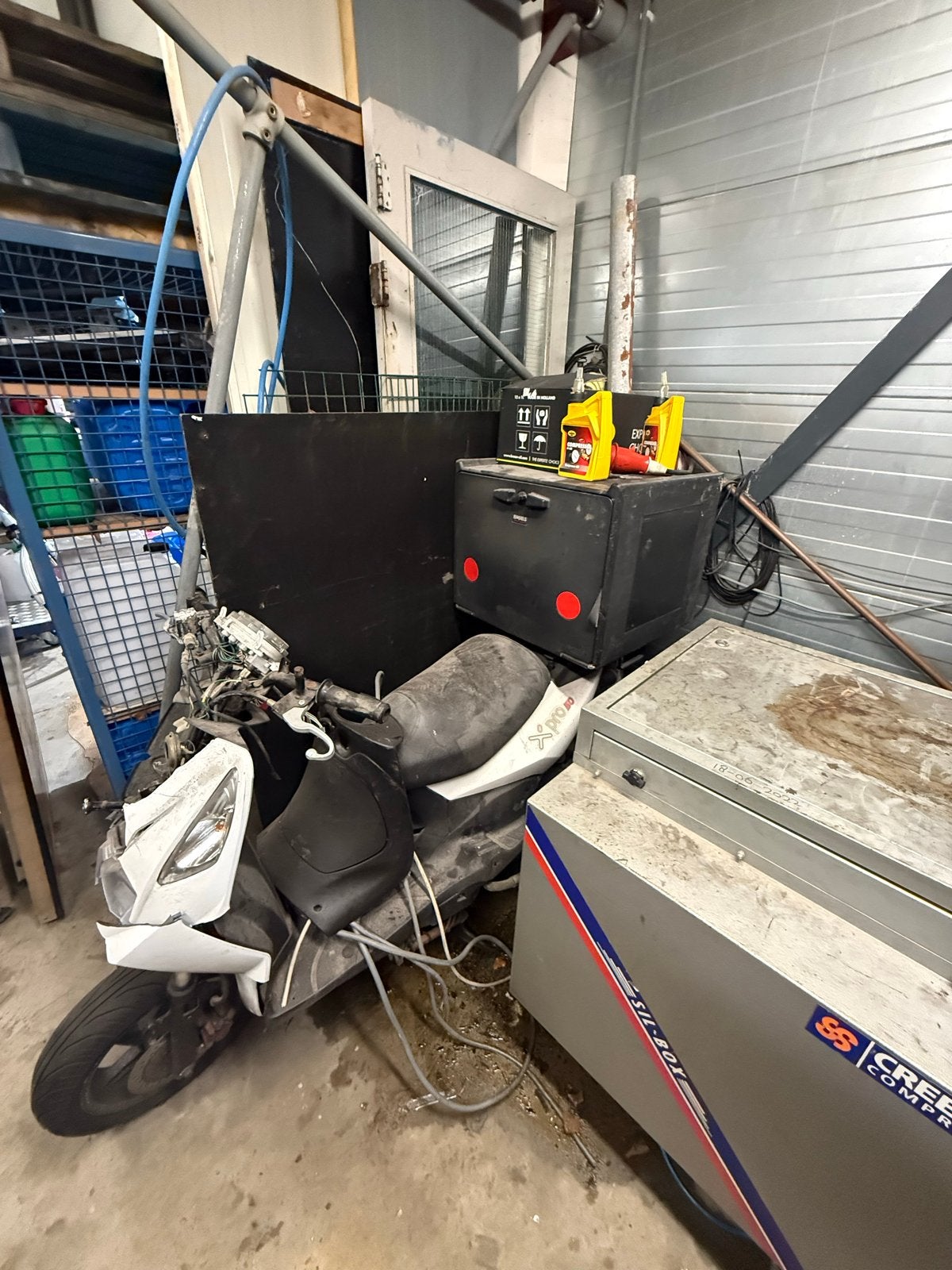 Sym X-Pro scooter met schade - Ideaal voor onderdelen, Ophalen of Verzenden, Gebruikt, Overige typen, SYM
