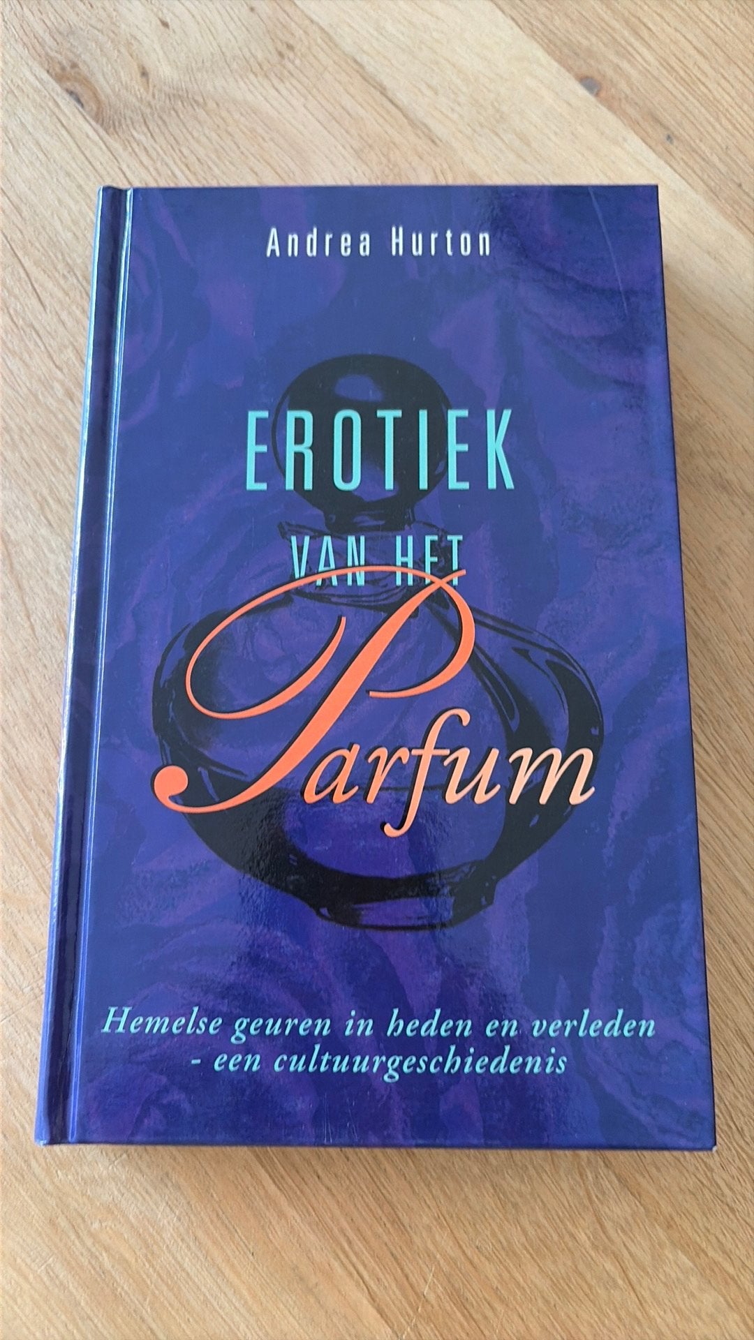 Erotiek van het Parfum - Andrea Hurton, Ophalen of Verzenden, Gelezen, Overige sporten