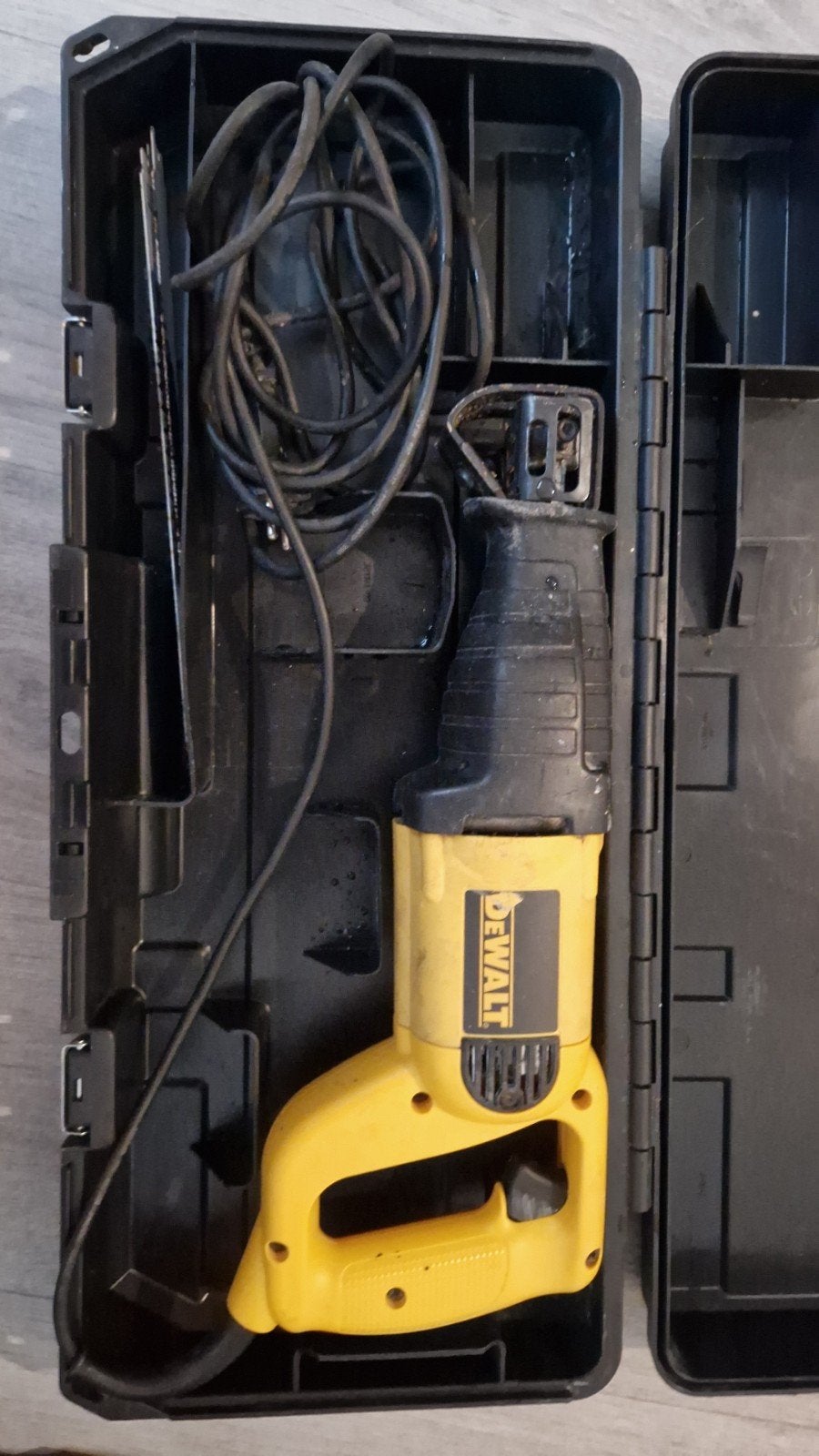 DeWalt Reciprozaag - Krachtige Zaagmachine met Koffer, Gebruikt, DeWalt, 70 mm of meer, 600 tot 1200 watt