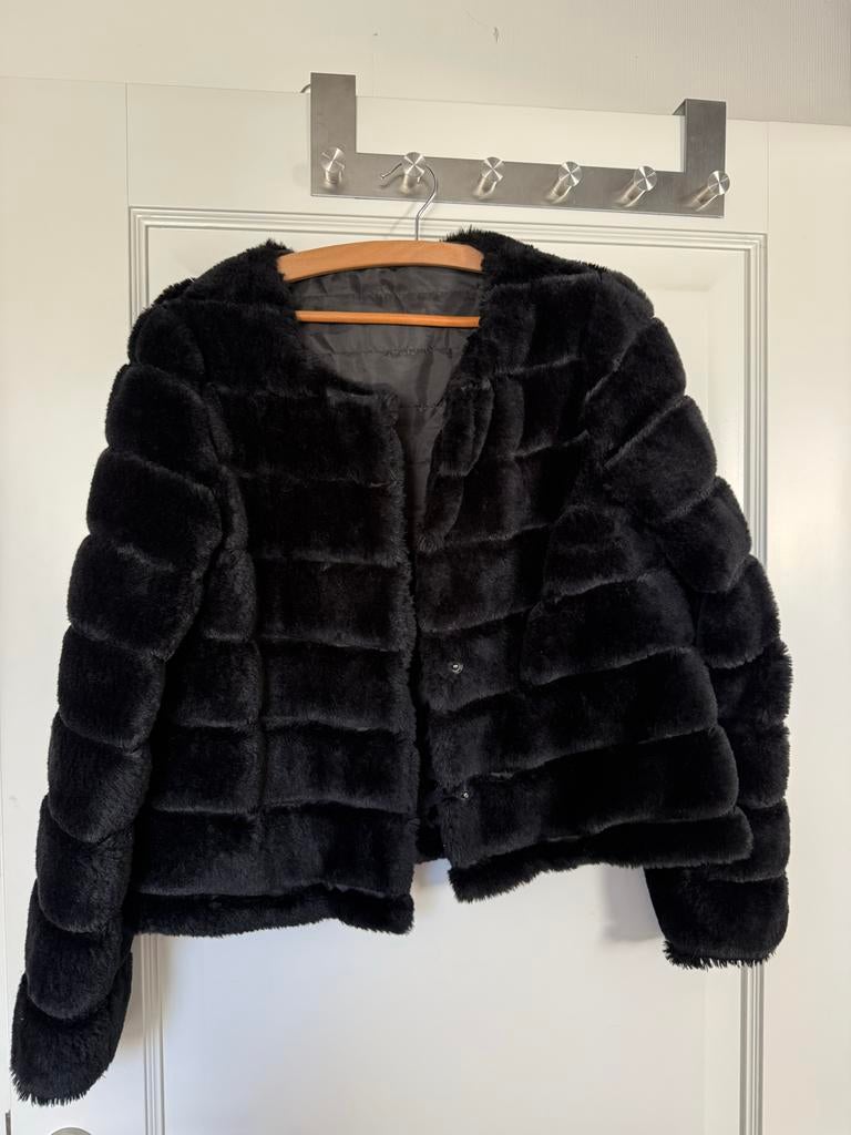 Zwart Faux Fur Jasje, Ophalen of Verzenden, Zo goed als nieuw, Maat 38/40 (M), Zwart
