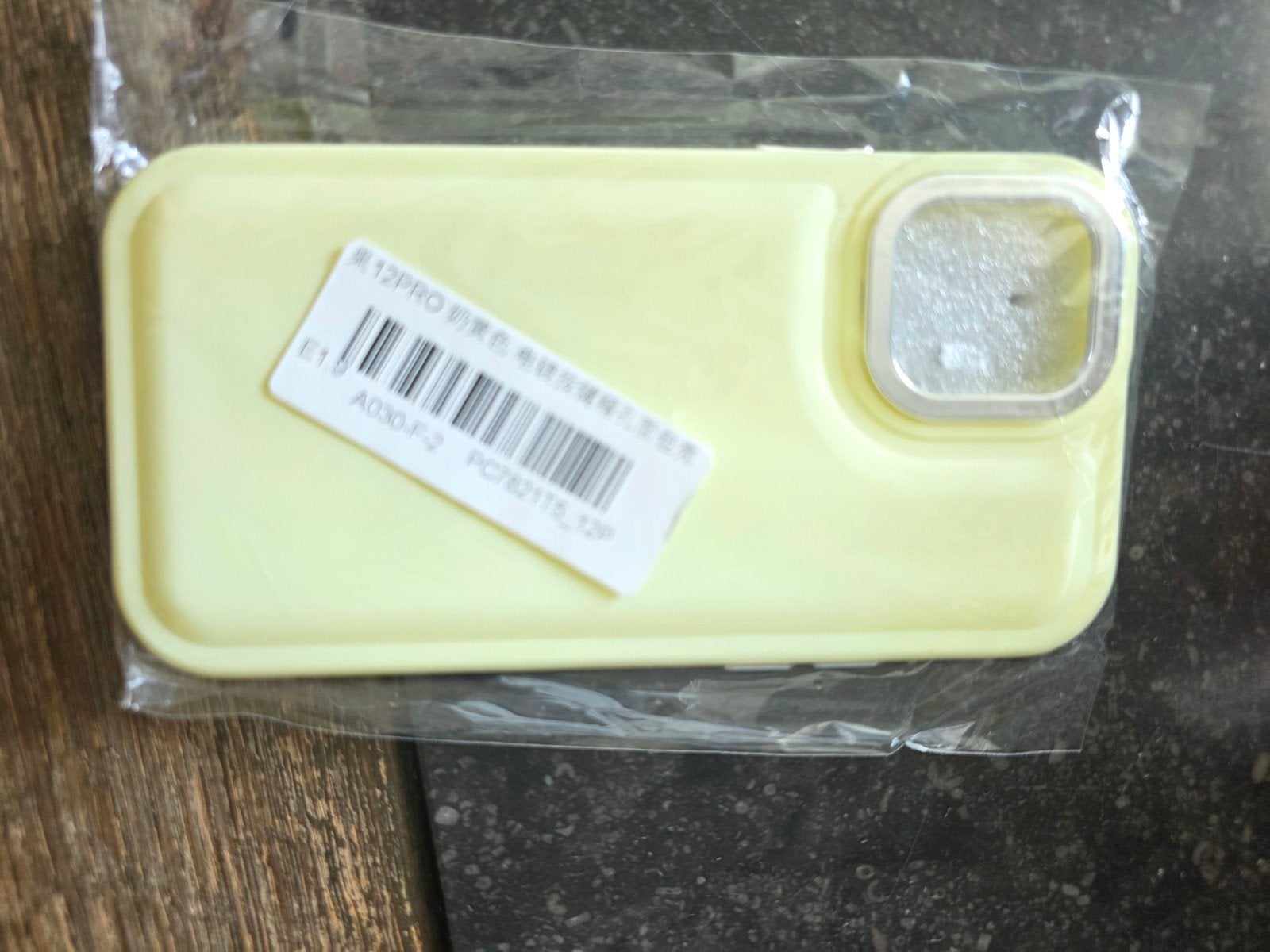 Nieuw iPhone 12 Pro hoesje - Geel, Telecommunicatie, Rondom bescherming, Nieuw, Hoesje of Tasje, Siliconen