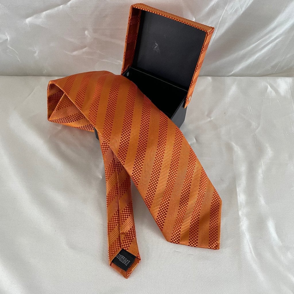 Oranje stropdas 100% zijde – Nieuw in doos, Kleding | Heren, Stropdassen, Ophalen of Verzenden, Nieuw, Oranje, Met patroon