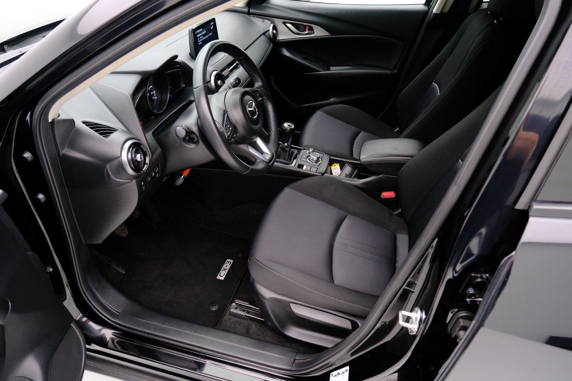 Foto 3 van Mazda CX-3 2.0 SkyActiv-G 121 Comfort Clima|CarPlay|LMV