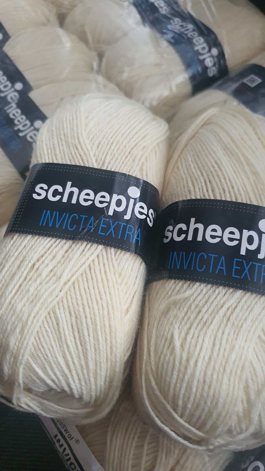 Scheepjes Invicta Extra Wol - Crème (26 bollen), Hobby en Vrije tijd, Ophalen of Verzenden, Nieuw, Breien of Haken, Wol of Garen