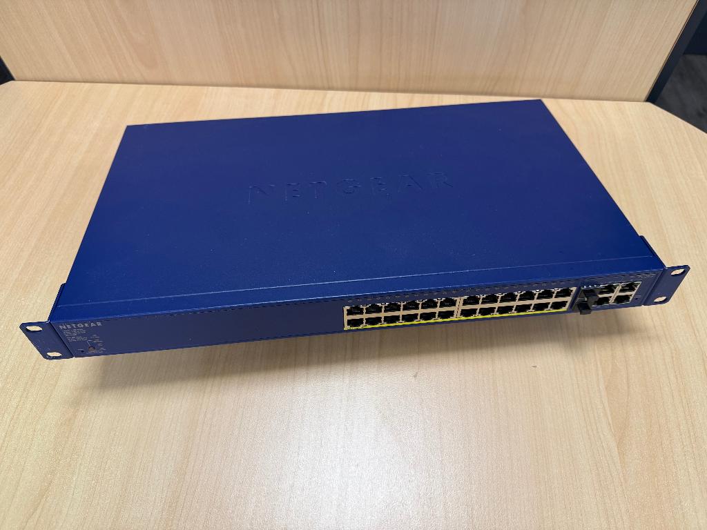 Professionele 24 poort Netgear PoE Switch ProSAFE. FS728TP.., Computers en Software, Netwerk switches, Zo goed als nieuw, Ophalen of Verzenden