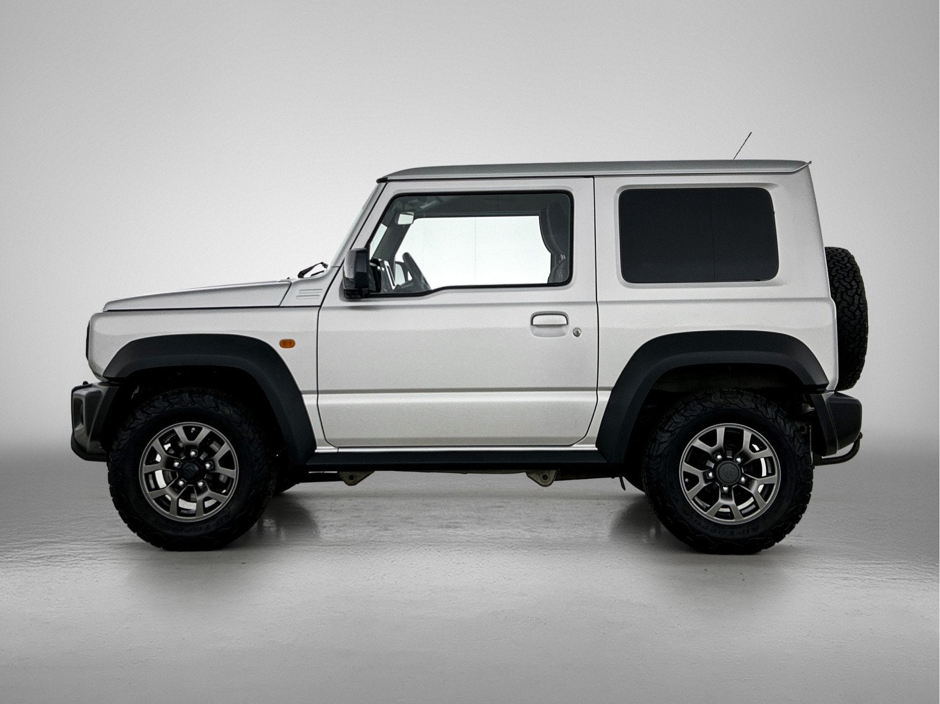 Suzuki Jimny 1.5 Stijl | 4X4 | 4-persoons | Trekhaak | 1300, Auto's, 12 maanden, Gebruikt, 4 stoelen, 102 pk