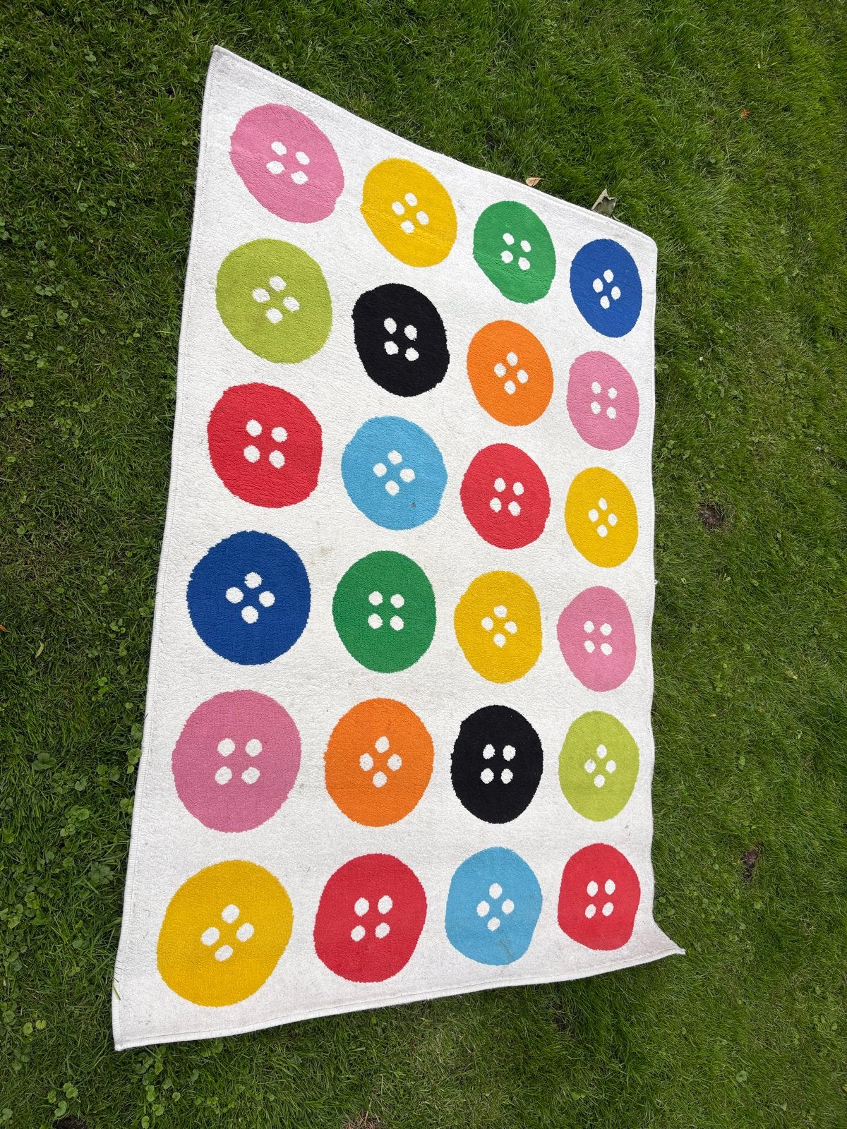 Vrolijk Vloerkleed met Gekleurde Knopen - Kinderkamer, Ophalen, 100 tot 150 cm, Wit, Zo goed als nieuw