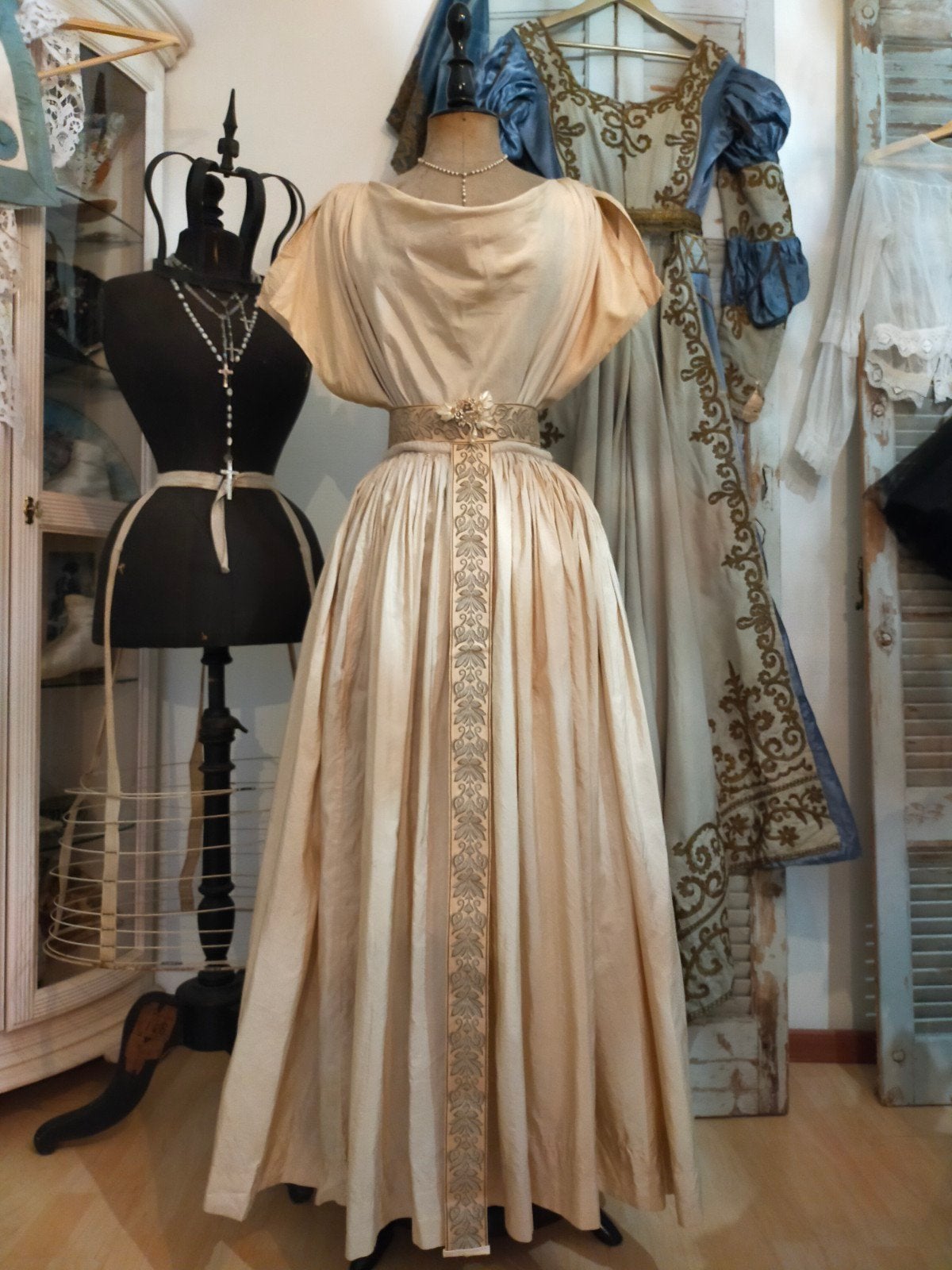 Antiek ruw zijde theater jurk omstreeks 1920/1930 met belt, Ophalen of Verzenden, Dames