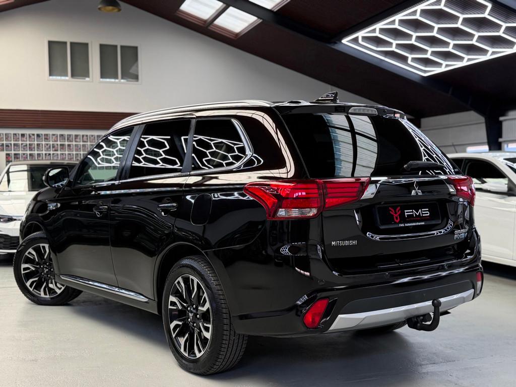 Mitsubishi Outlander 2.0 PHEV Executive Edition Trekhaak Cam, 1998 cc, 4 cilinders, 1820 kg, Zwart