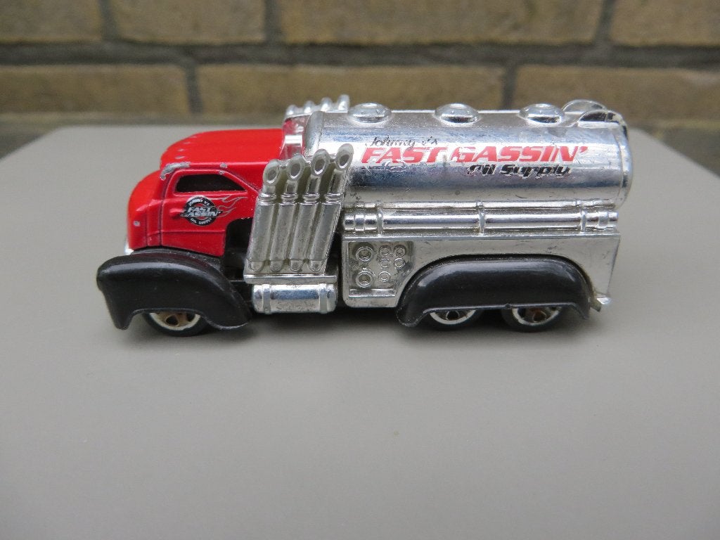 Hotwheels Fast Gassin JOHNNY VS OIL SERVICE Tanker, Ophalen of Verzenden, Gebruikt, Auto