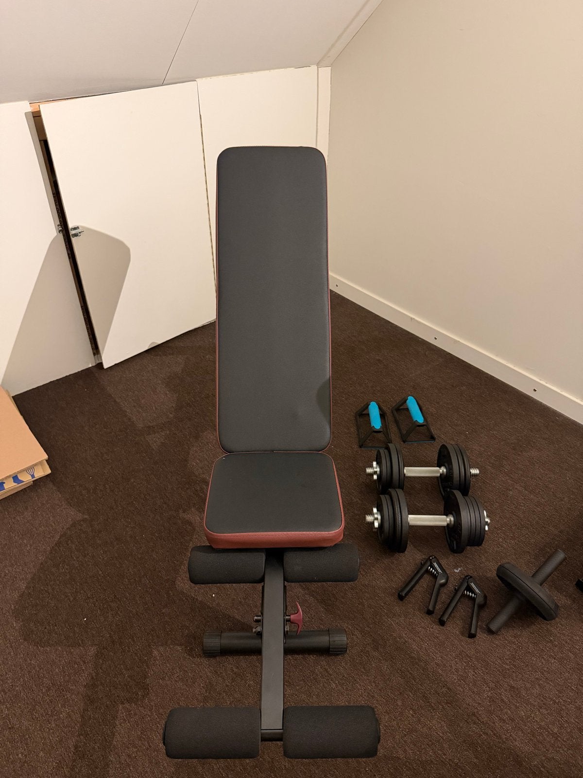 Corenghts Fitnessbank met 8x 1kg en 8x 2kg schijven, Sport en Fitness, Fitnessmaterialen, Zo goed als nieuw, Fitnessbank, Ophalen