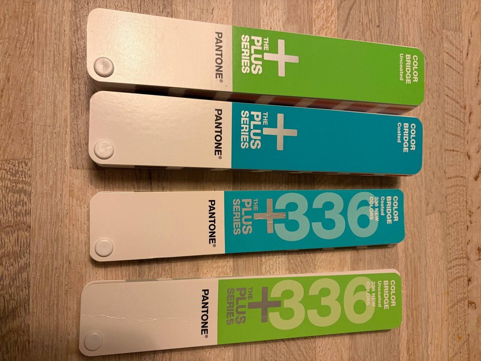 Pantone Color Bridge Plus Series (Coated & Uncoated), Ophalen of Verzenden, Zo goed als nieuw